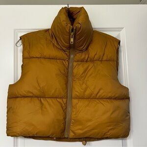Brand new cropped puffer vest